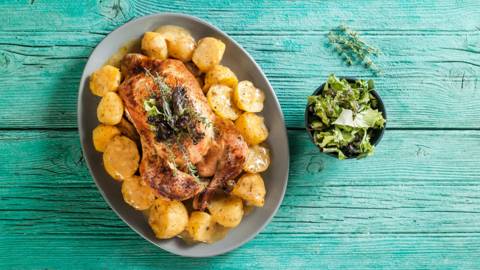 Chicken with potatoes and thyme